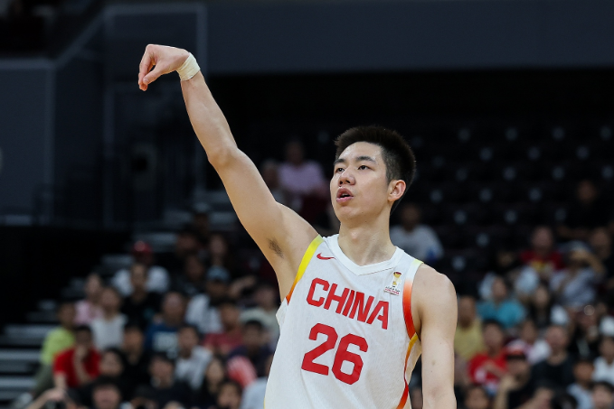 99贵宾会集团-报平安！朱俊龙末节受伤下场 赛后：伤病没事不用做核磁共振