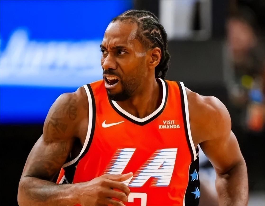 99贵宾会集团-伦纳德伤情官宣！诊断左脚踝扭伤，伤停时间未知，幸好不是大伤！